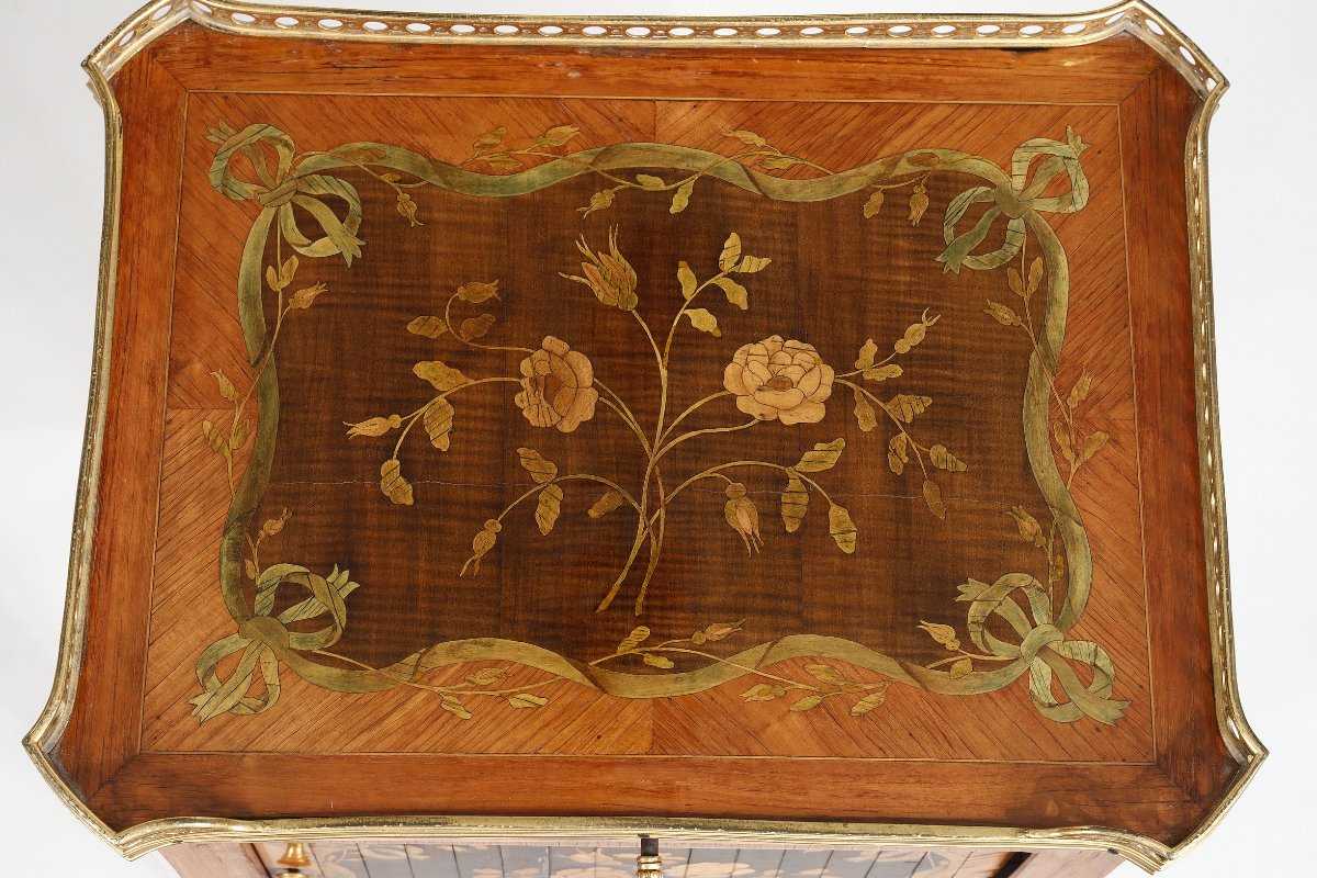 Small Transition-period Table-photo-1
