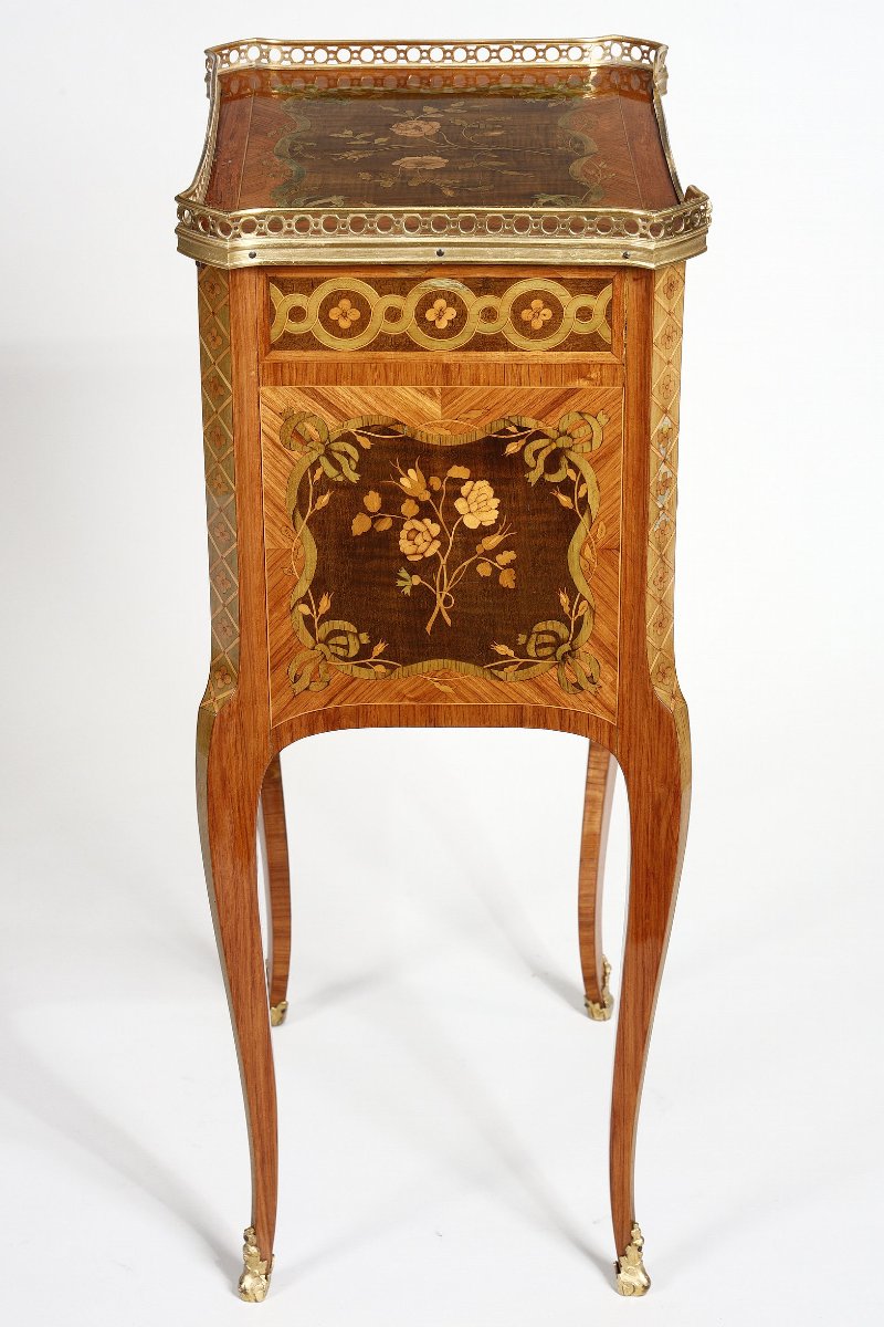 Small Transition-period Table-photo-5