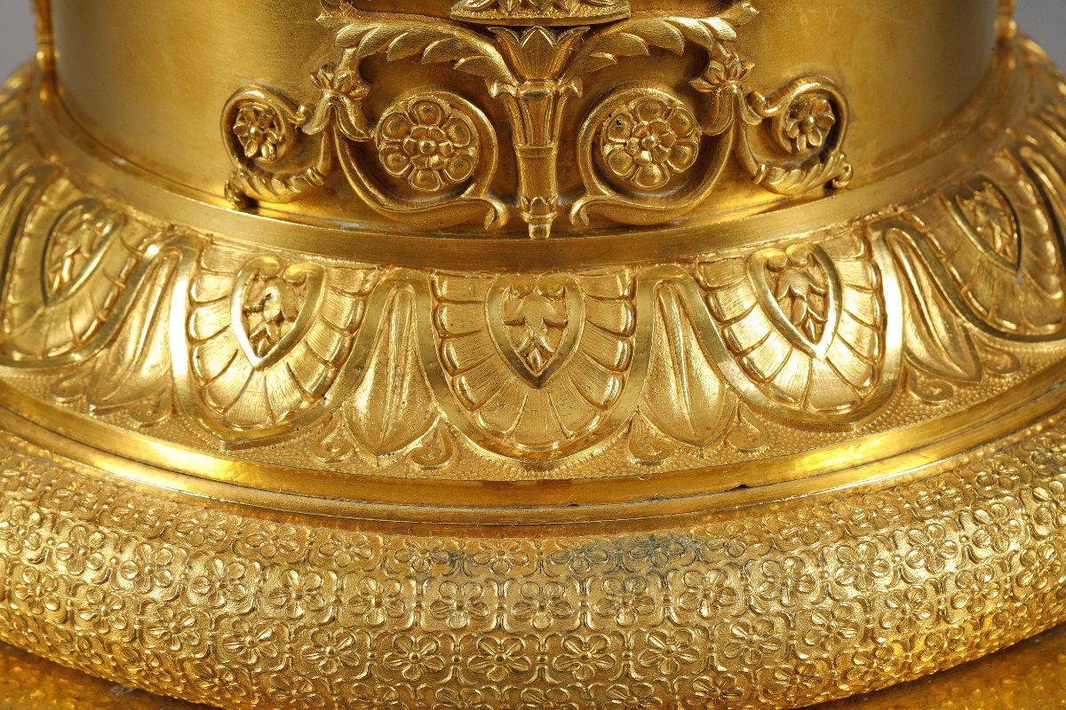 Important centre de table en bronze doré Attr. À  Pierre-Philippe Thomire-photo-4