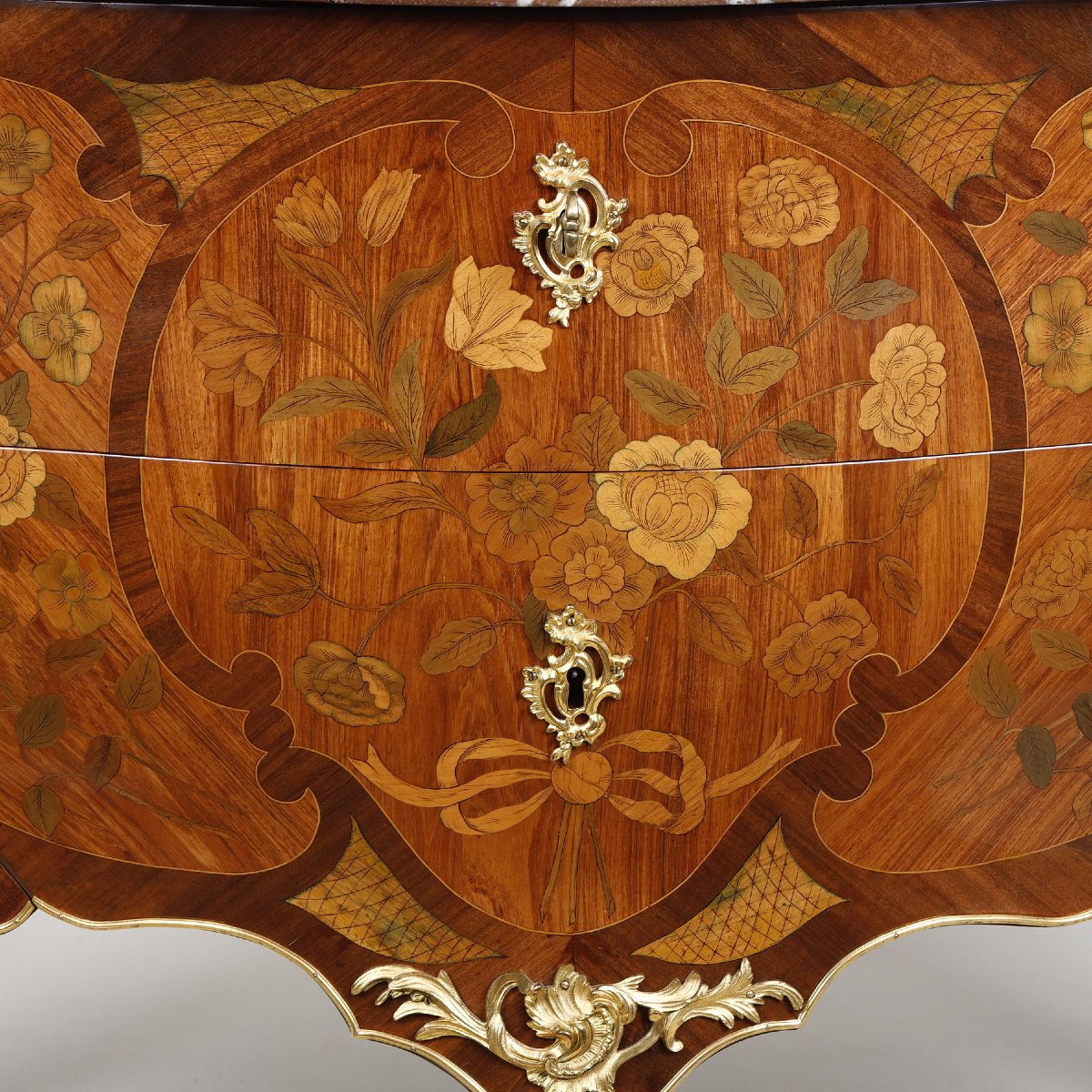 Commode galbée  estampillée CHEVALLIER-photo-2