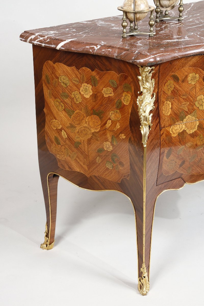 Commode galbée  estampillée CHEVALLIER-photo-4