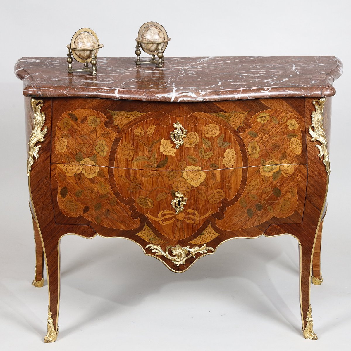 Commode galbée  estampillée CHEVALLIER-photo-6