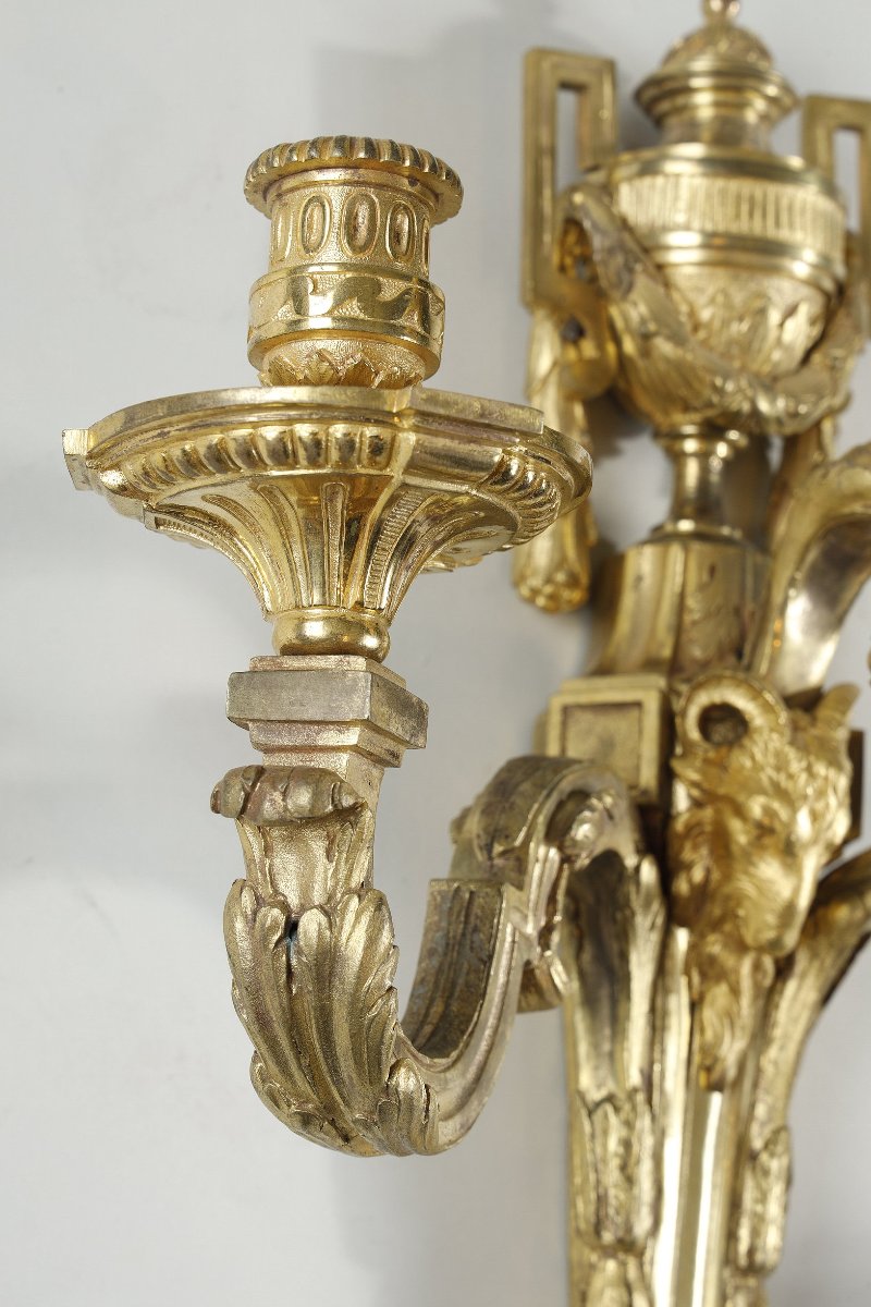 Important Pair Of Louis XVI Gilt-bronze Wall Lights Featuring Fine Ram's Heads-photo-4