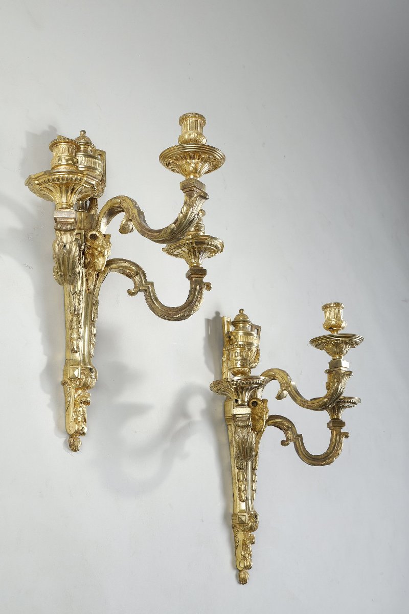 Important Pair Of Louis XVI Gilt-bronze Wall Lights Featuring Fine Ram's Heads-photo-1