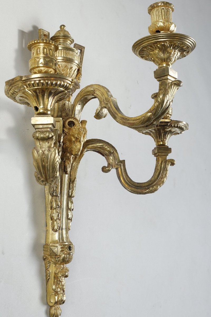 Important Pair Of Louis XVI Gilt-bronze Wall Lights Featuring Fine Ram's Heads-photo-2