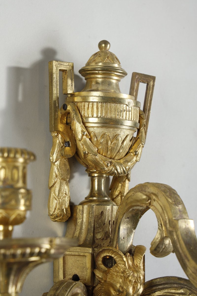Important Pair Of Louis XVI Gilt-bronze Wall Lights Featuring Fine Ram's Heads-photo-3
