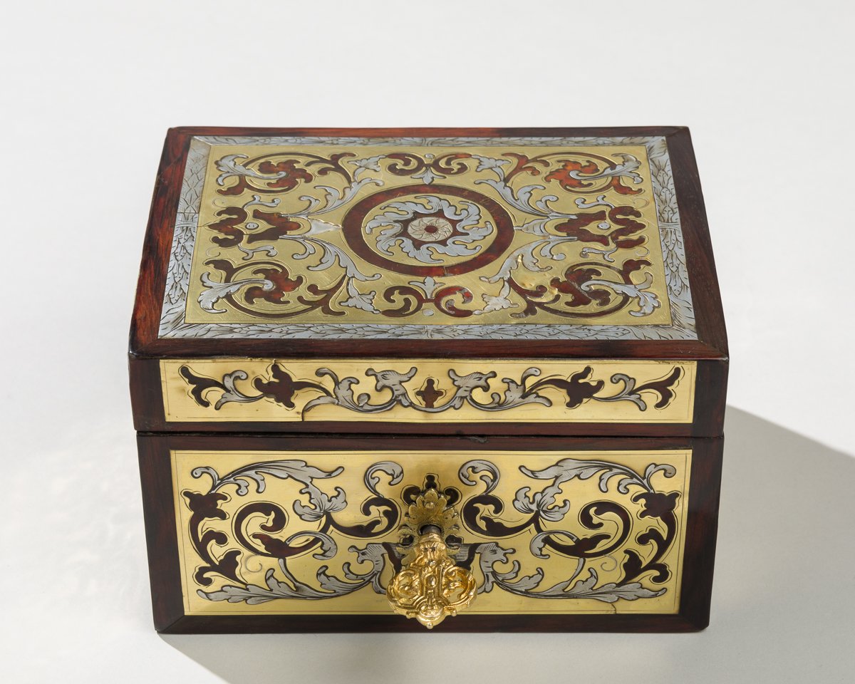 Petit coffret en marqueterie Boulle d'écaille de Tortue, étain et laiton-photo-4