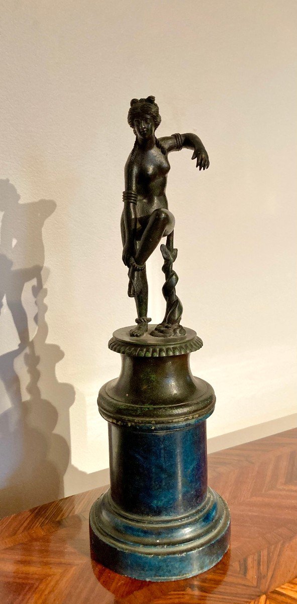 Statuette De Femme étrusque En Bronze