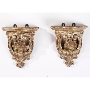Paire de petites consoles d'applique en bois doré
