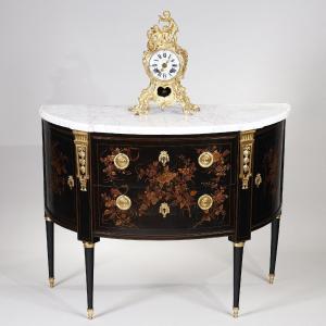 Commode demie-lune Louis XVI estampillée de Léonard Boudin et Vassou