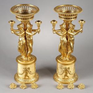 Paire de grands centres de table en bronze ciselé et doré Attr. À Thomire