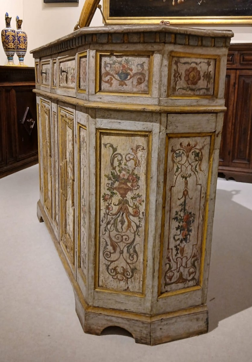 Rare And Important Venetian Sideboard Decorated With Thin Lacquer-photo-2