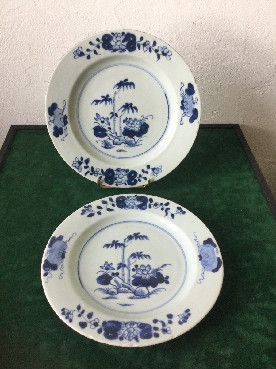 Paire D’assiettes Blanc Bleu De Chine En Porcelaine 