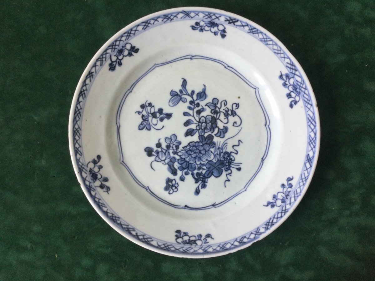 Quatre Assiettes En Porcelaine De Chine Blanc Bleu -photo-2