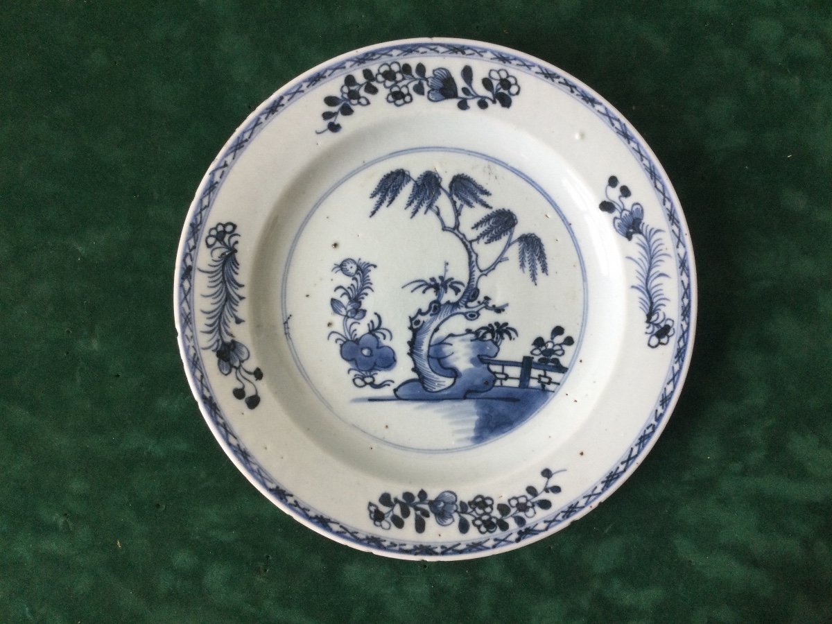 Quatre Assiettes En Porcelaine De Chine Blanc Bleu -photo-4