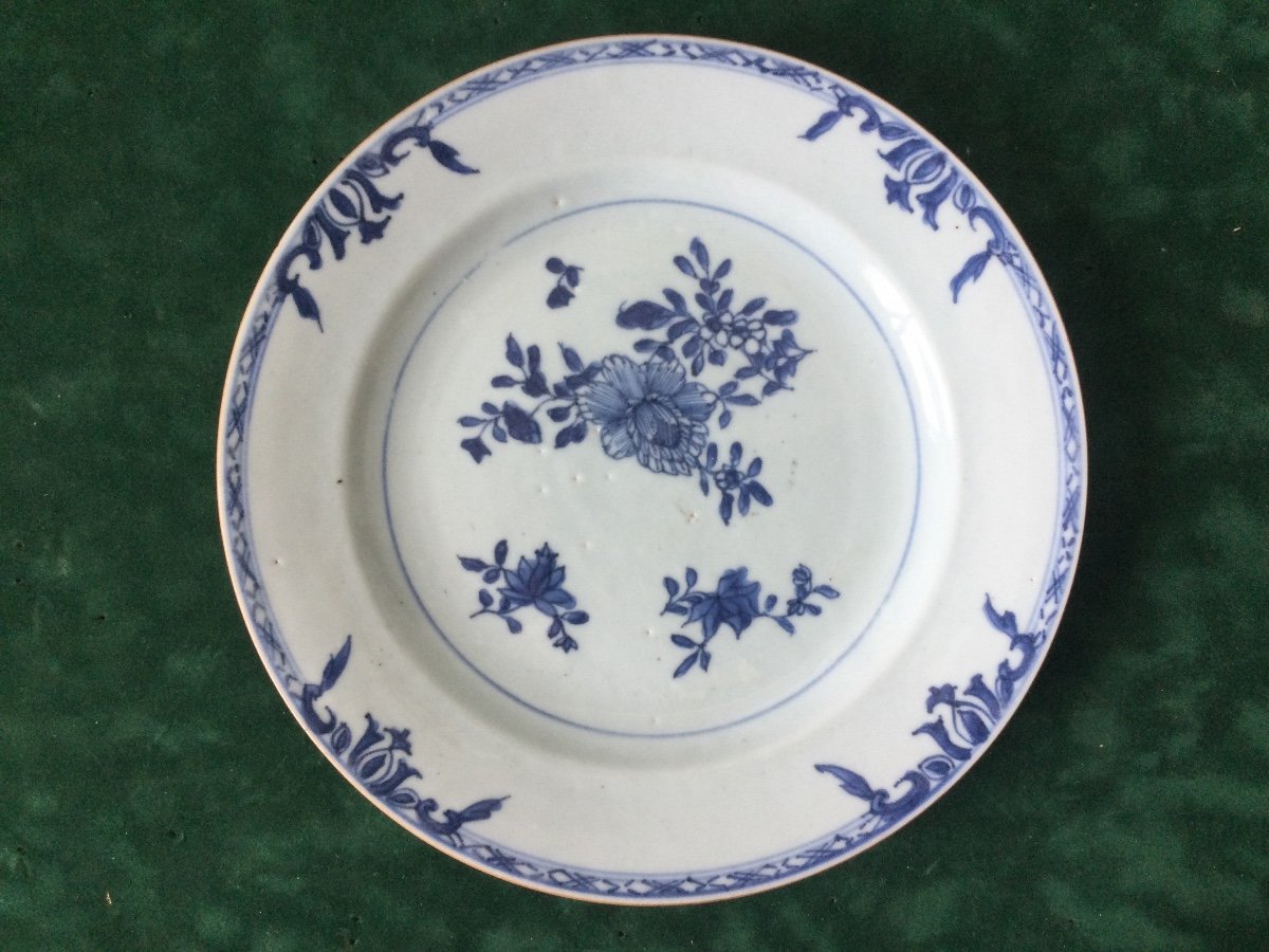 Quatre Assiettes En Porcelaine De Chine Blanc Bleu -photo-2