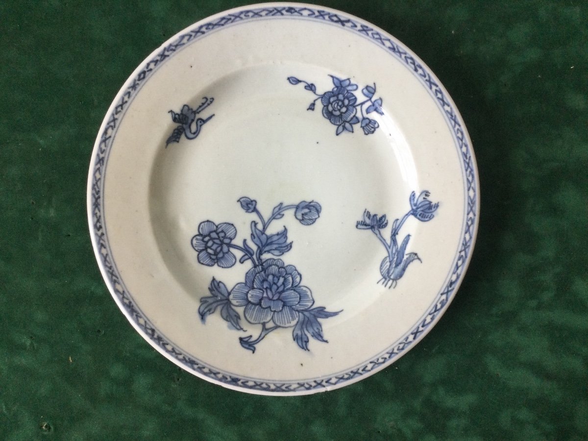 Quatre Assiettes En Porcelaine De Chine Blanc Bleu -photo-4