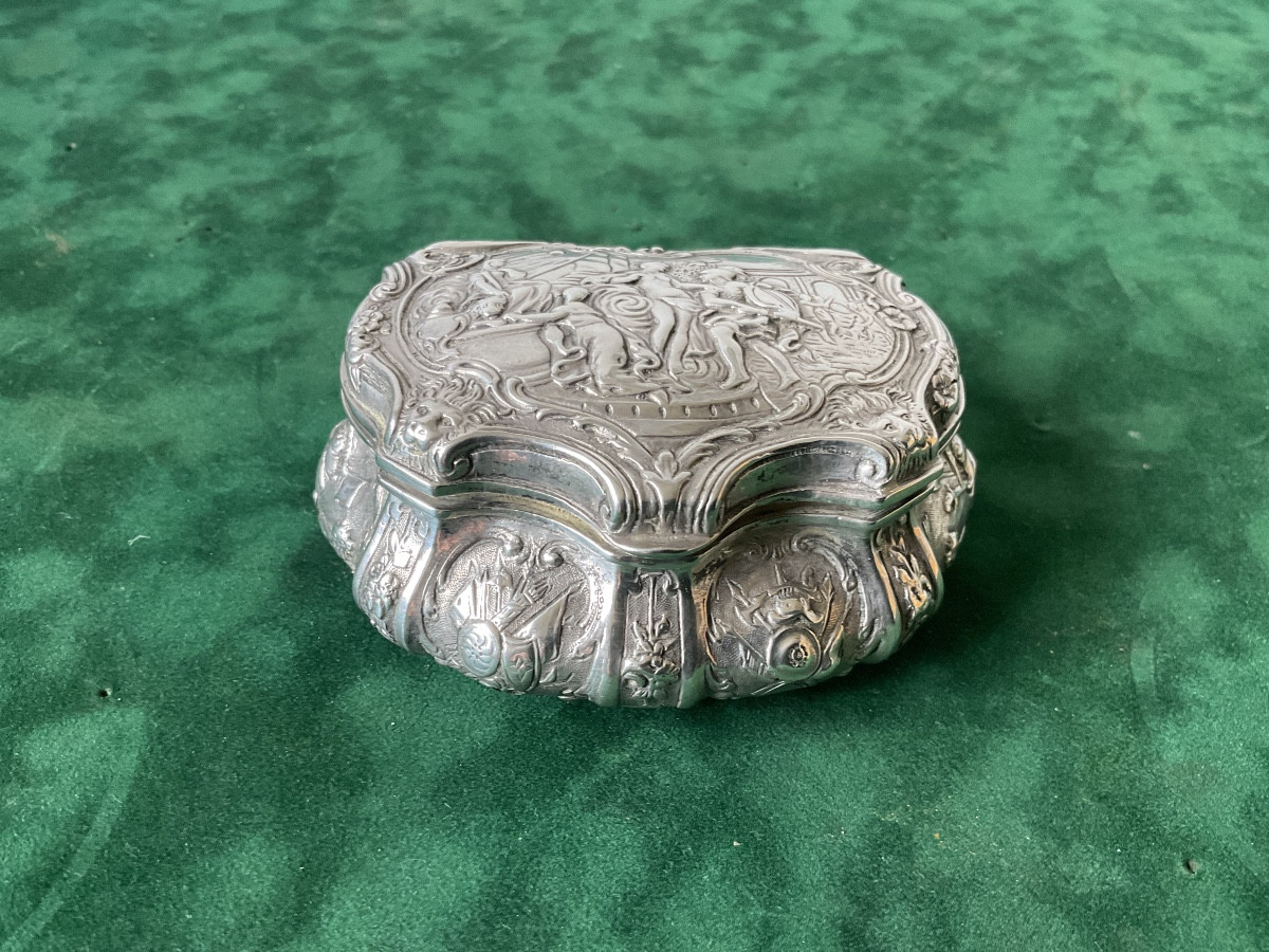 Boîte en argent du XVIIIéme poids 128gr