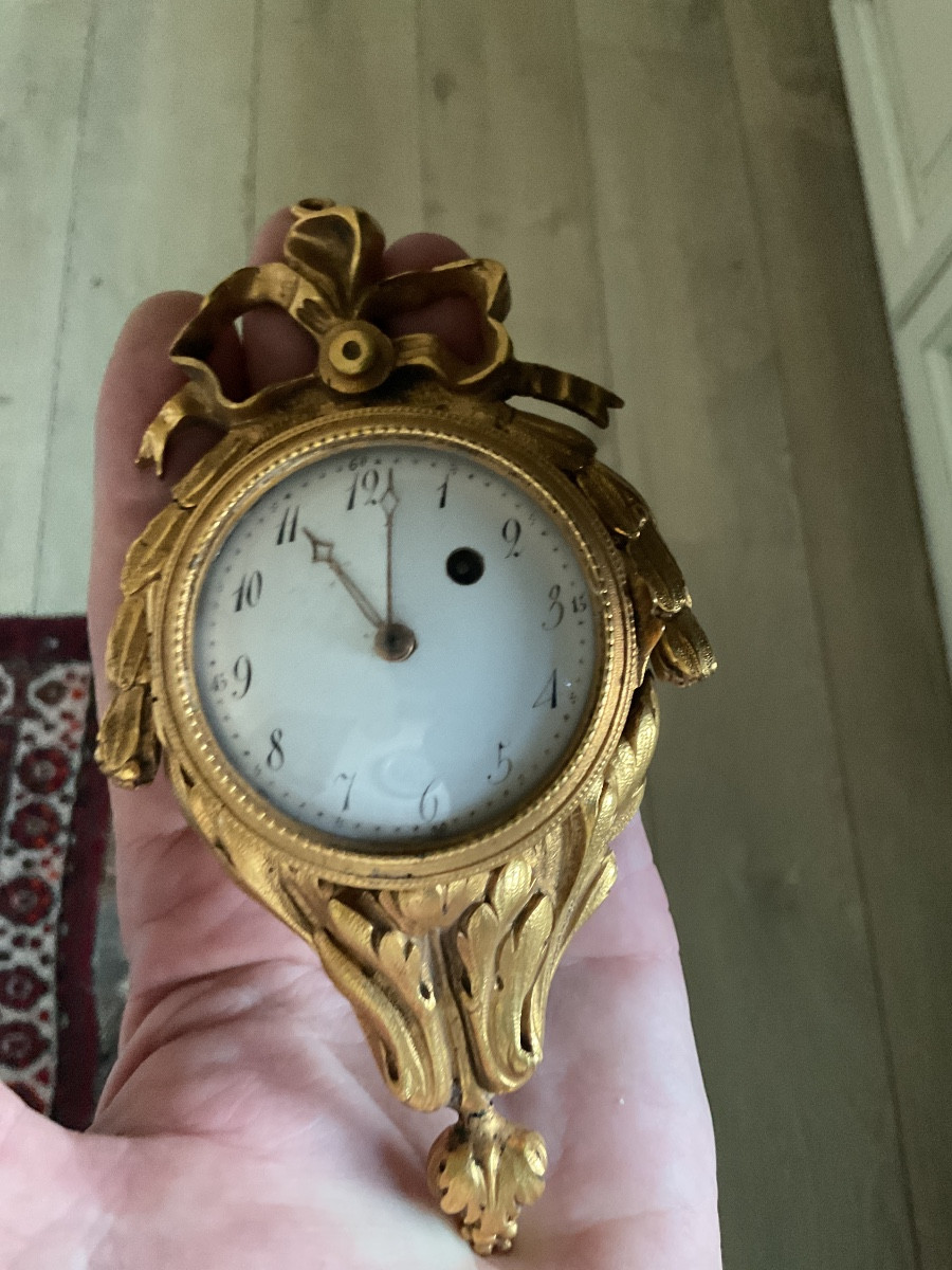 Rare cartel porte montre en bronze doré époque Louis XVI 