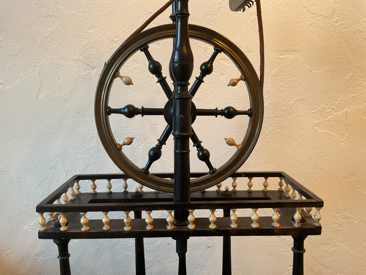 Rouet du XVIIIÉME en poirier noirci et ivoire la roue en bronze doré -photo-2