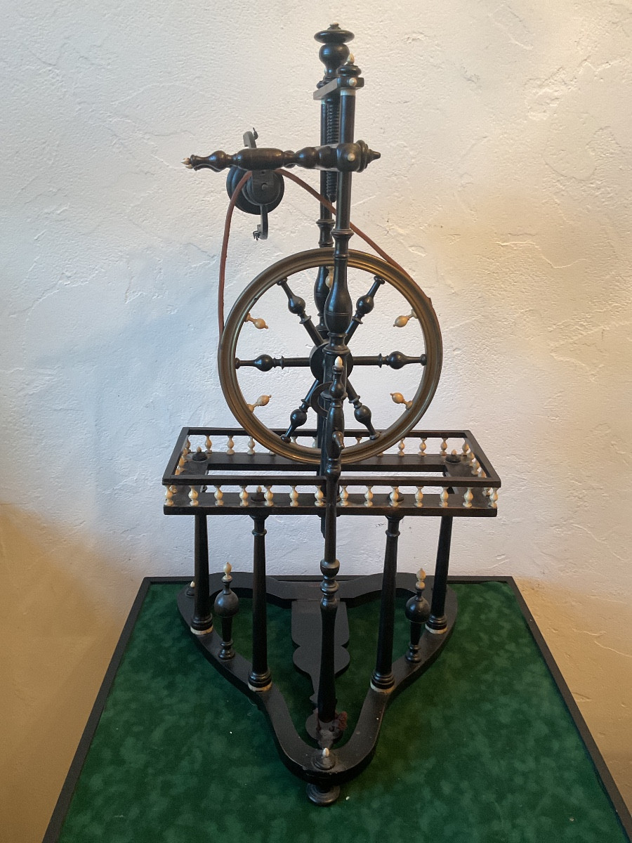 Rouet du XVIIIÉME en poirier noirci et ivoire la roue en bronze doré -photo-2