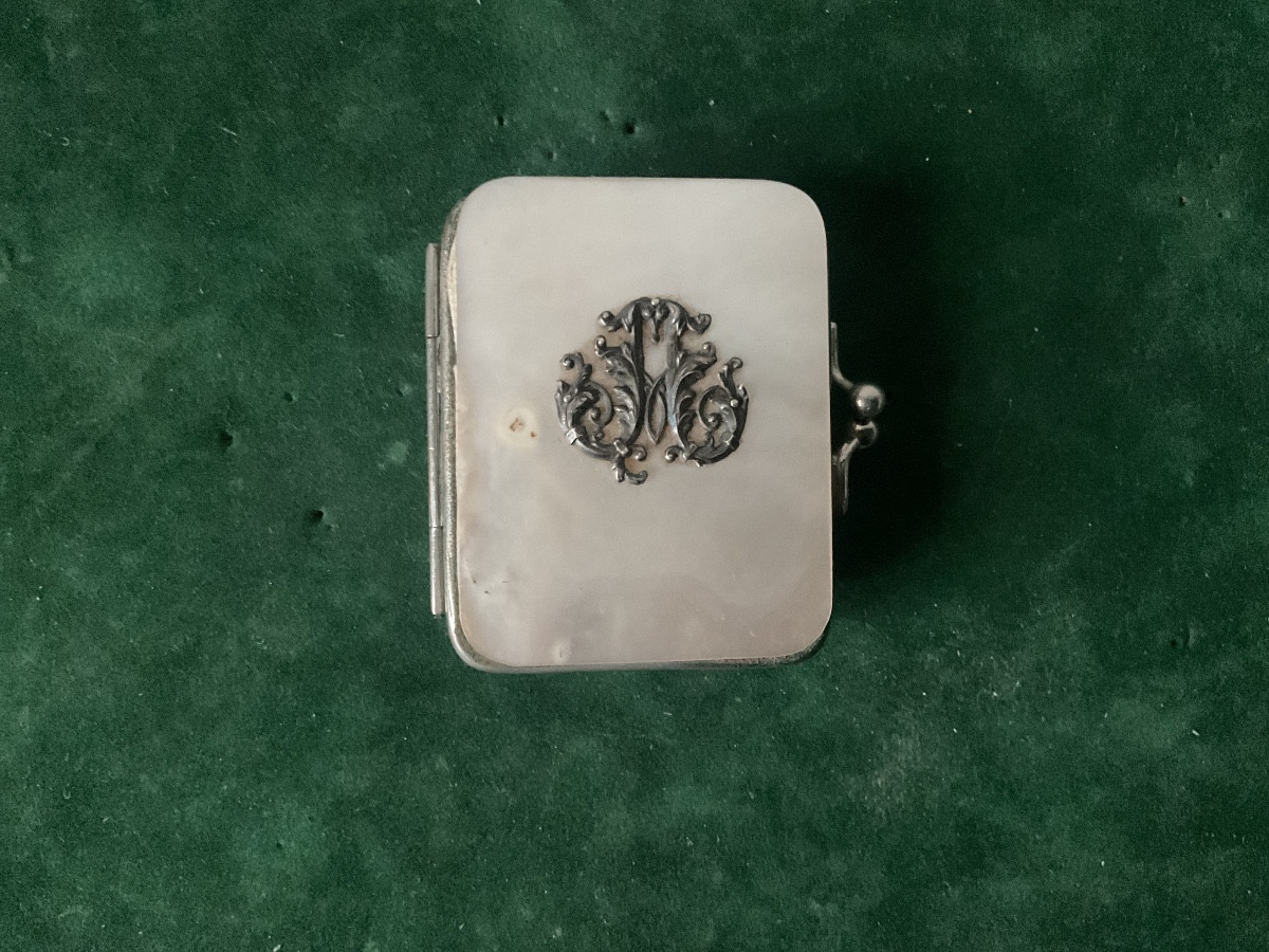 Mother-of-pearl Coin Purse 