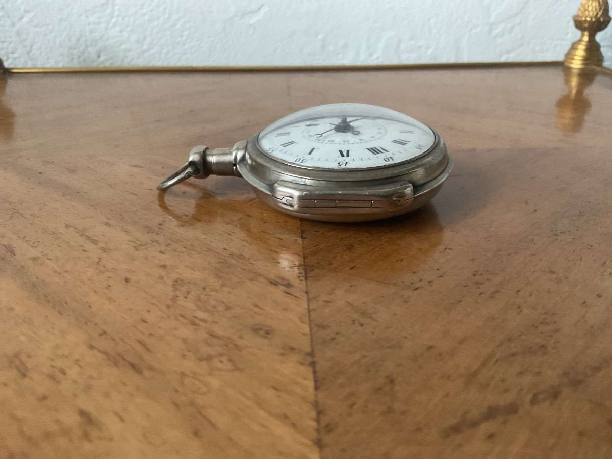 Silver Pocket Watch With Calendar -photo-1