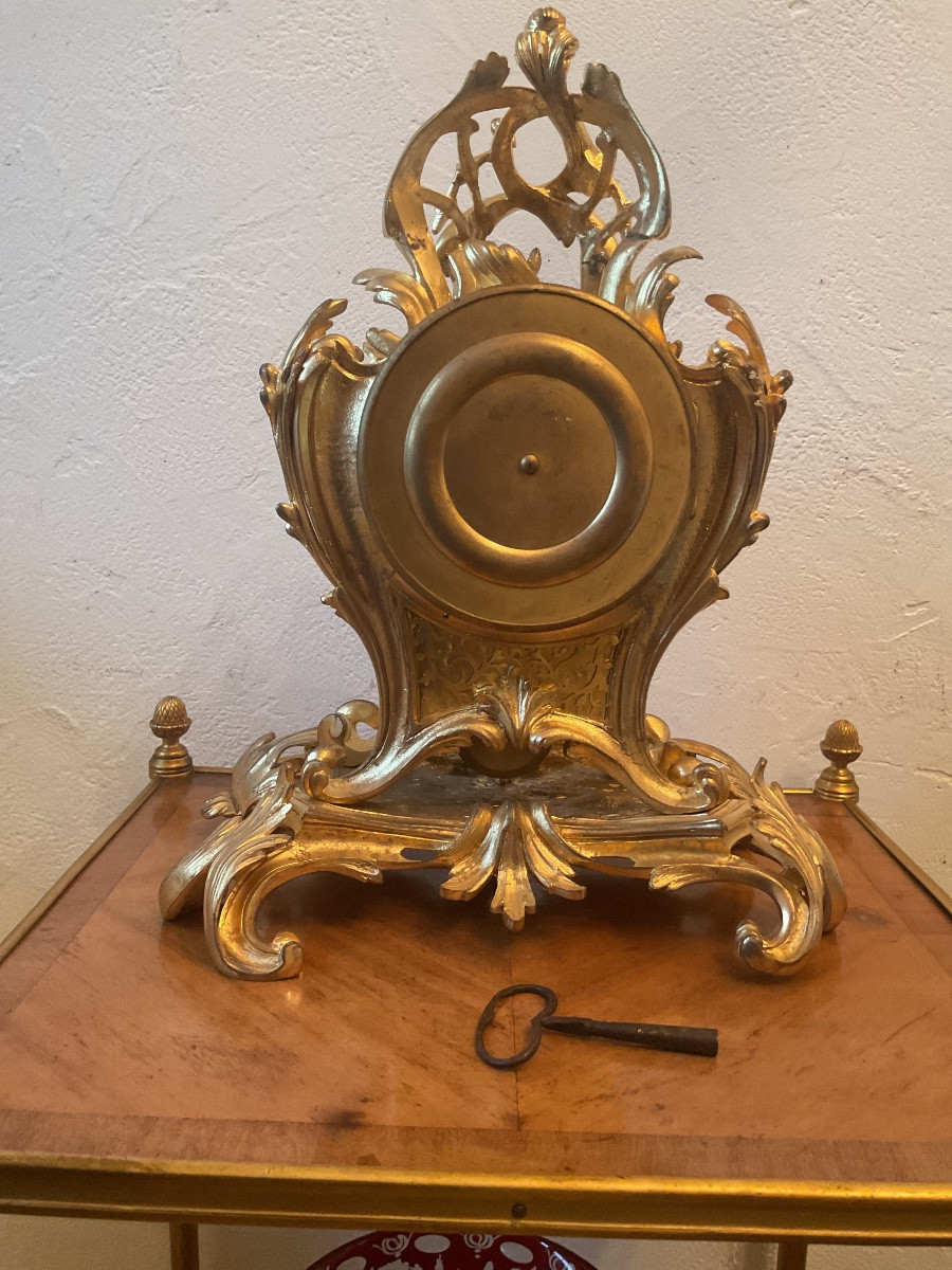 Pendule Louis XV en bronze doré de Lemerle Charpentier bronzier-photo-2