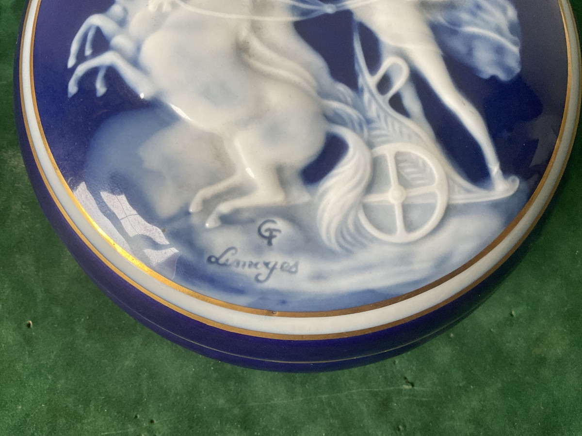 Boîte , bonbonnière en porcelaine de THARAUD à Limoges -photo-2