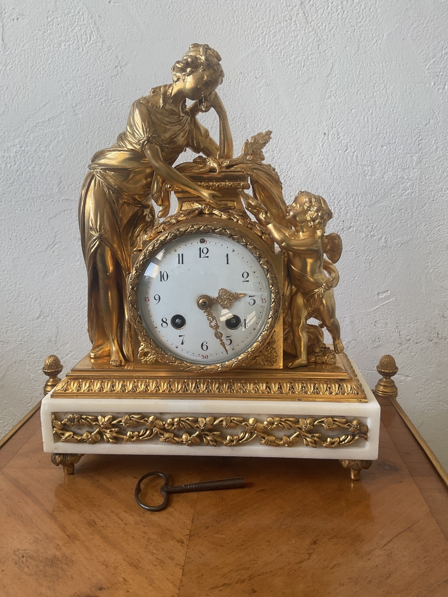 Pendule en bronze doré et marbre Louis XVI