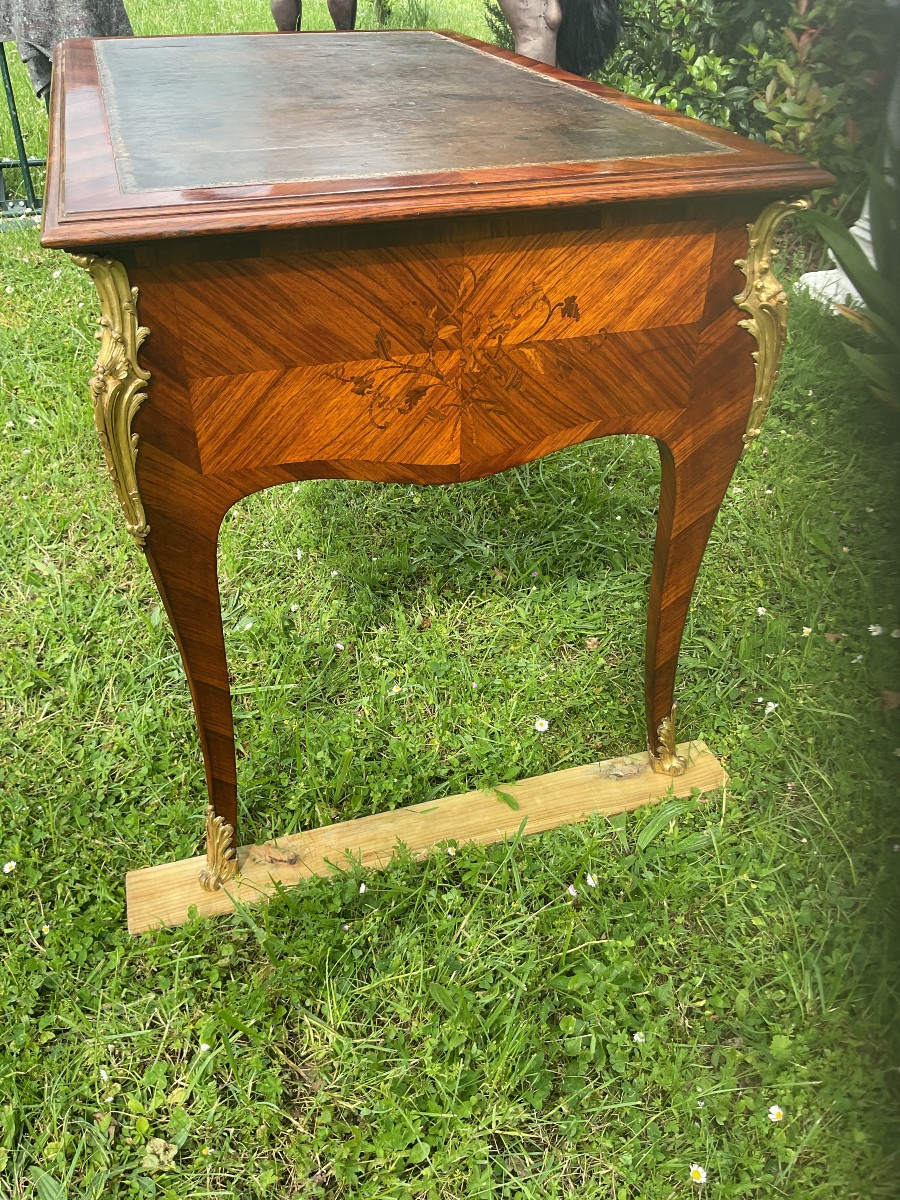 Bureau Louis XV marqueterie de fleurs toute faces ouvrant par cinq tiroirs -photo-2