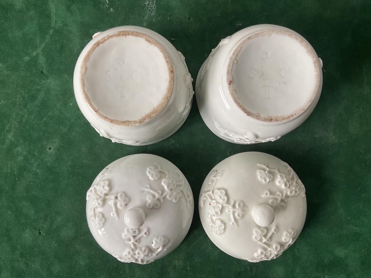 Saint Cloud Pair Of Covered Pots-photo-2