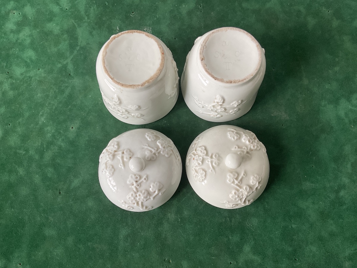 Saint Cloud Pair Of Covered Pots-photo-3