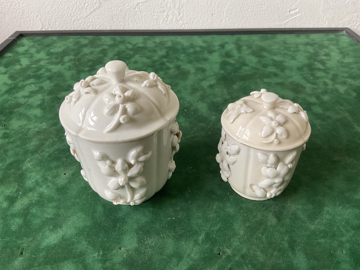 Saint Cloud 2 pots de tailles différentes lettres T