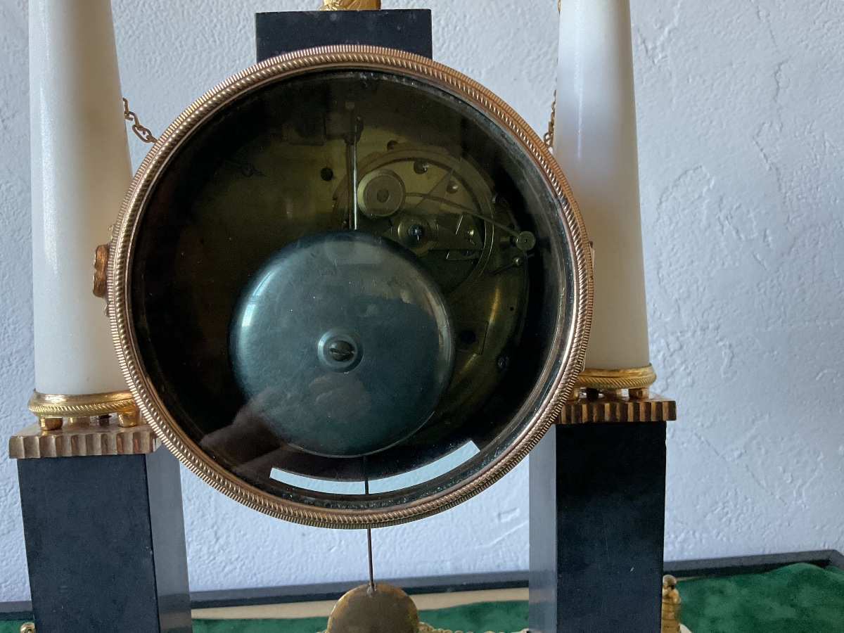 Louis XVI-era Marble And Gilded Bronze Clock -photo-4
