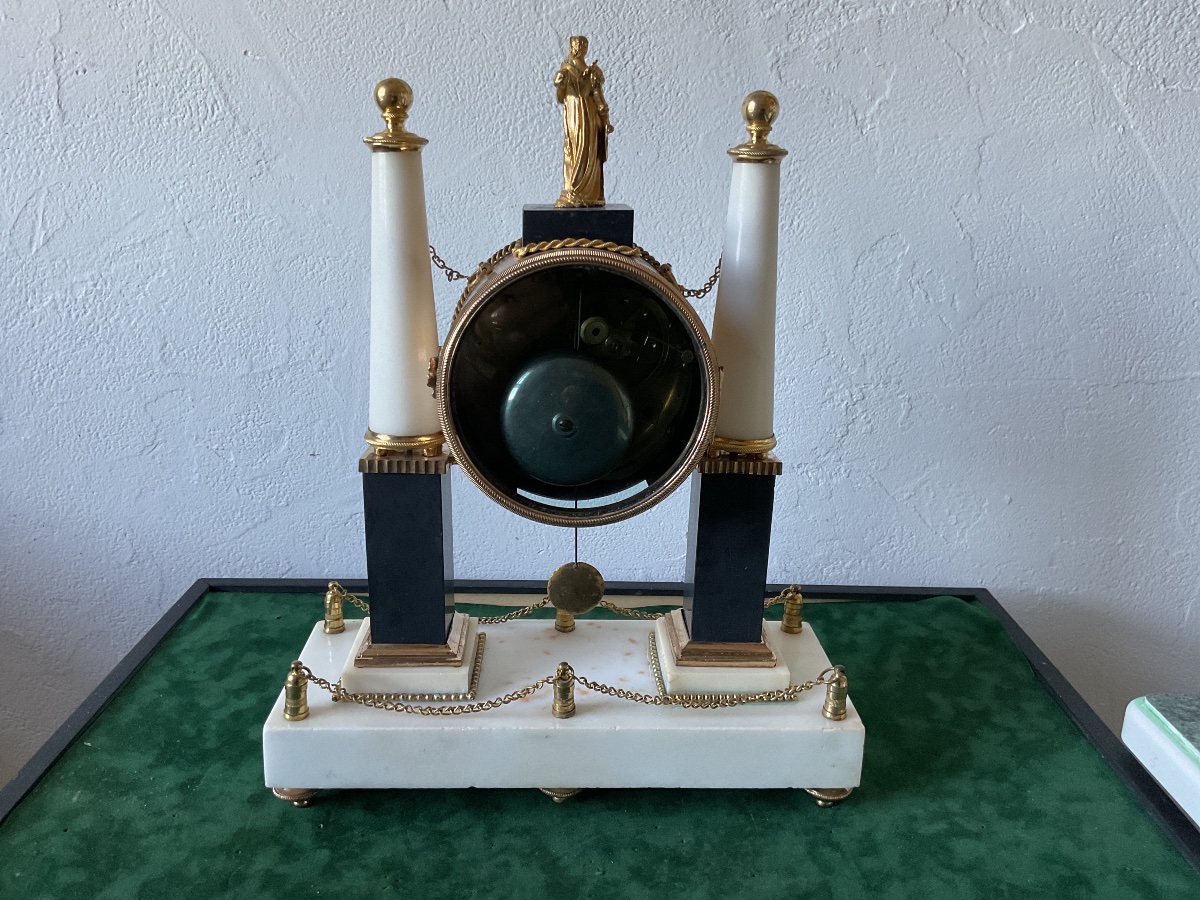 Louis XVI-era Marble And Gilded Bronze Clock -photo-1