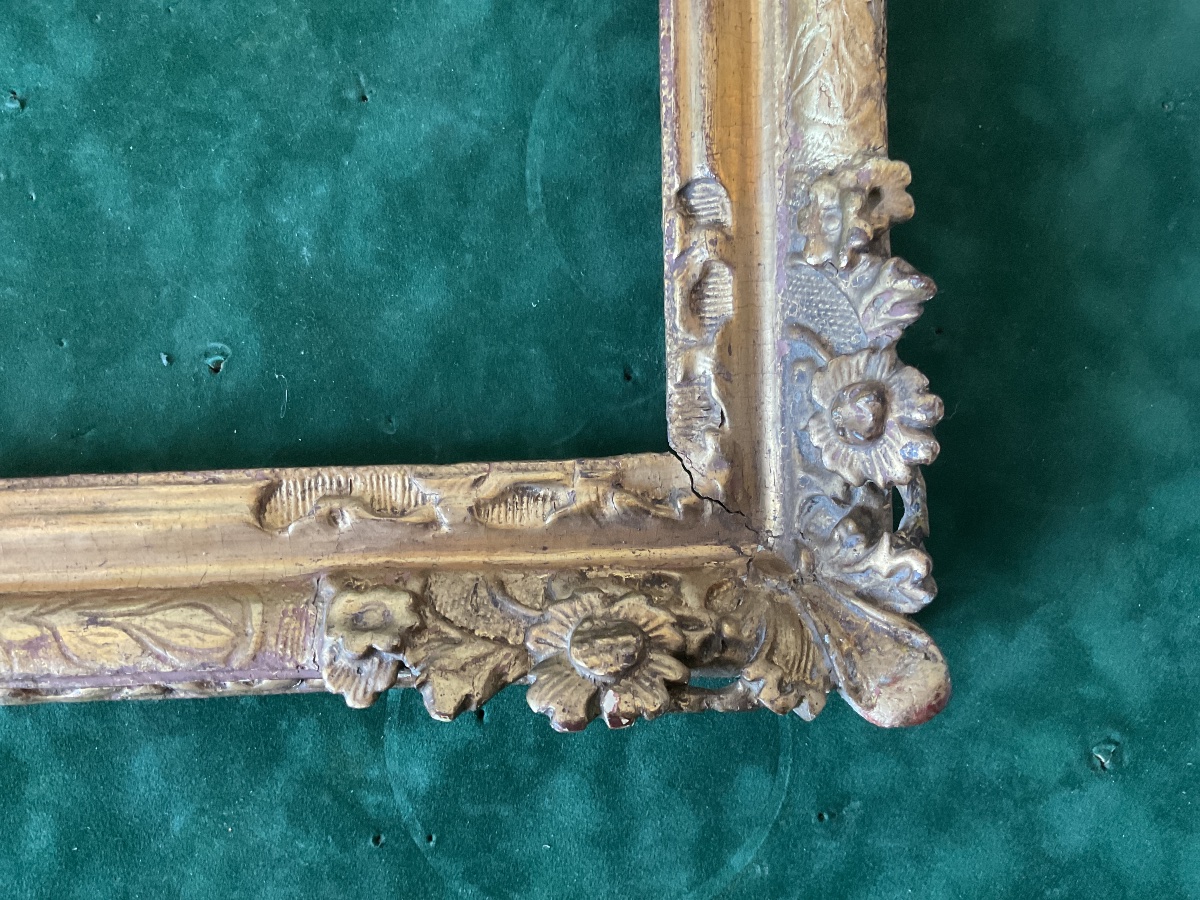 Carved Oak Frame With "flowered Corners," Featuring Original Gilding From The Louis XIV Period-photo-1