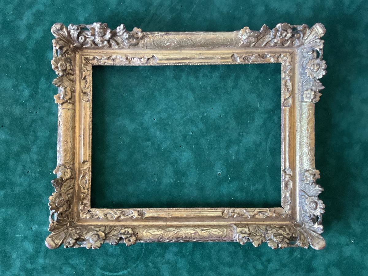Carved Oak Frame With "flowered Corners," Featuring Original Gilding From The Louis XIV Period