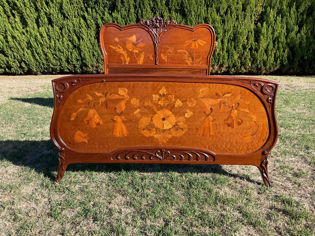 Lit art nouveau sculpter et marqueterie décor de pavots 