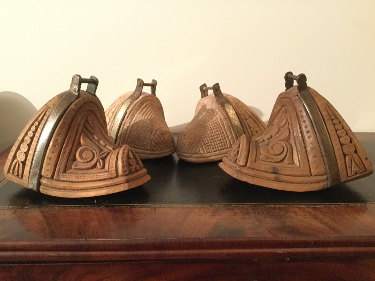 Deux Paires D’étrier En Bois De Gaucho Argentin Ou Chilien  