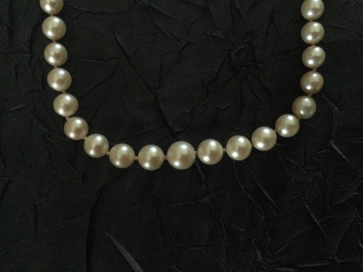 Akoya Cultured Pearl Necklace With Falling Gold Clasp-photo-3