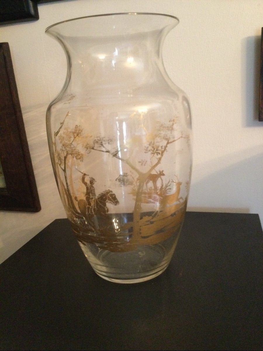 Vase Decorated With A Gold Hunting Scene-photo-1