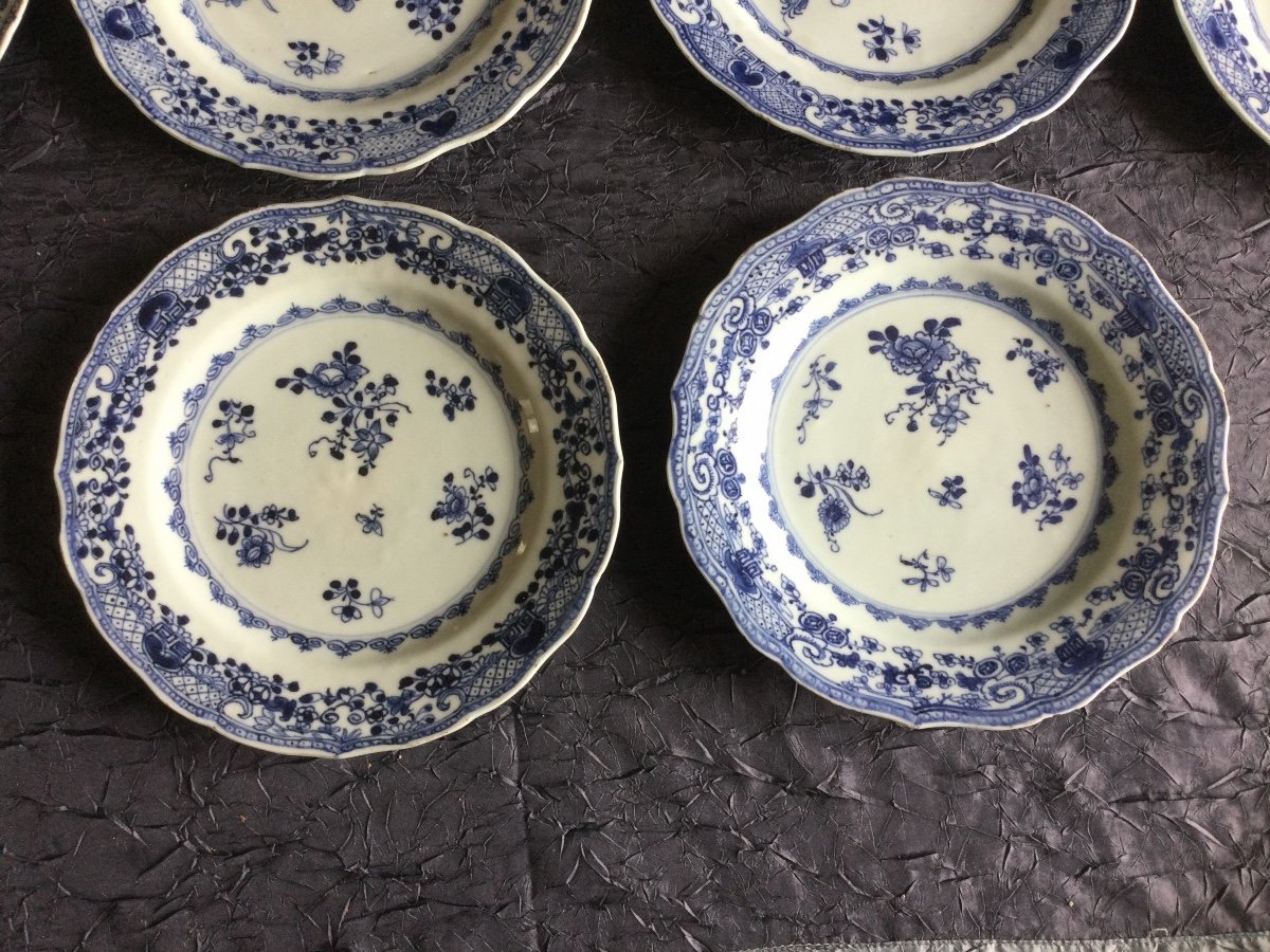 10 Assiettes En Porcelaine De Chine Décor  Blanc Bleu De Fleurs -photo-2