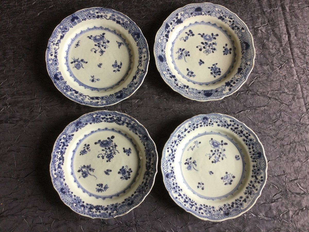 10 Assiettes En Porcelaine De Chine Décor  Blanc Bleu De Fleurs -photo-4