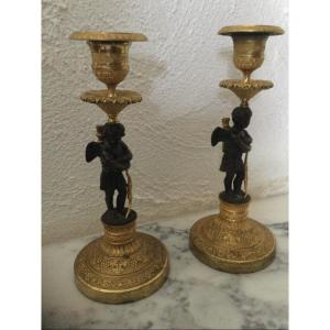 Paire De Bougeoirs E Bronze Doré Et Patiné 