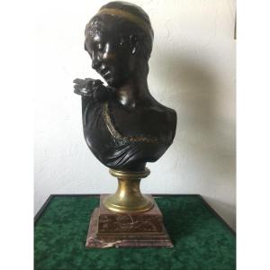Buste De Femme à L’oiseau En Bronze Signé Carrier Belleuse 