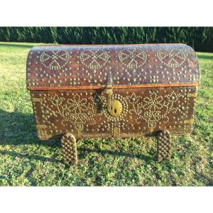 Chest, Domed Trunk In Studded Leather 17th Century