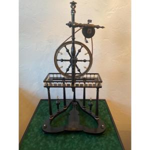 Rouet du XVIIIÉME en poirier noirci et ivoire la roue en bronze doré 