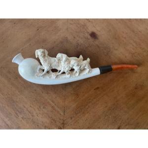 Pipe en écume de mer décor de trois chiens 
