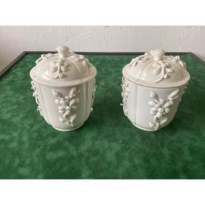 Saint Cloud paire de grands pots lettre T
